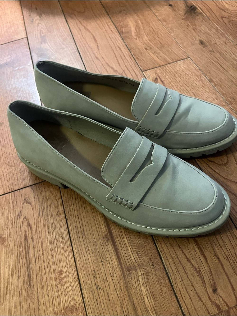Classic Women's Penny Loafers in tan